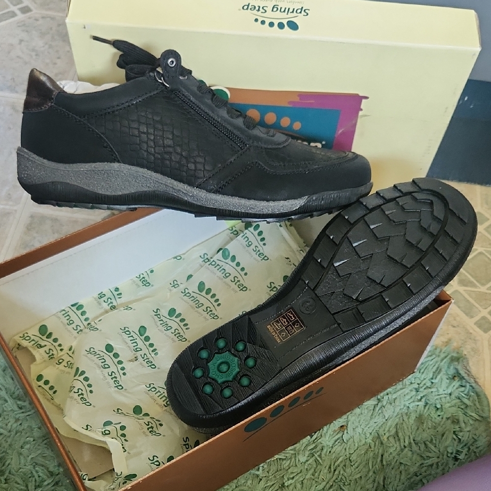 Spring Step Men's Black and Gray Sneakers